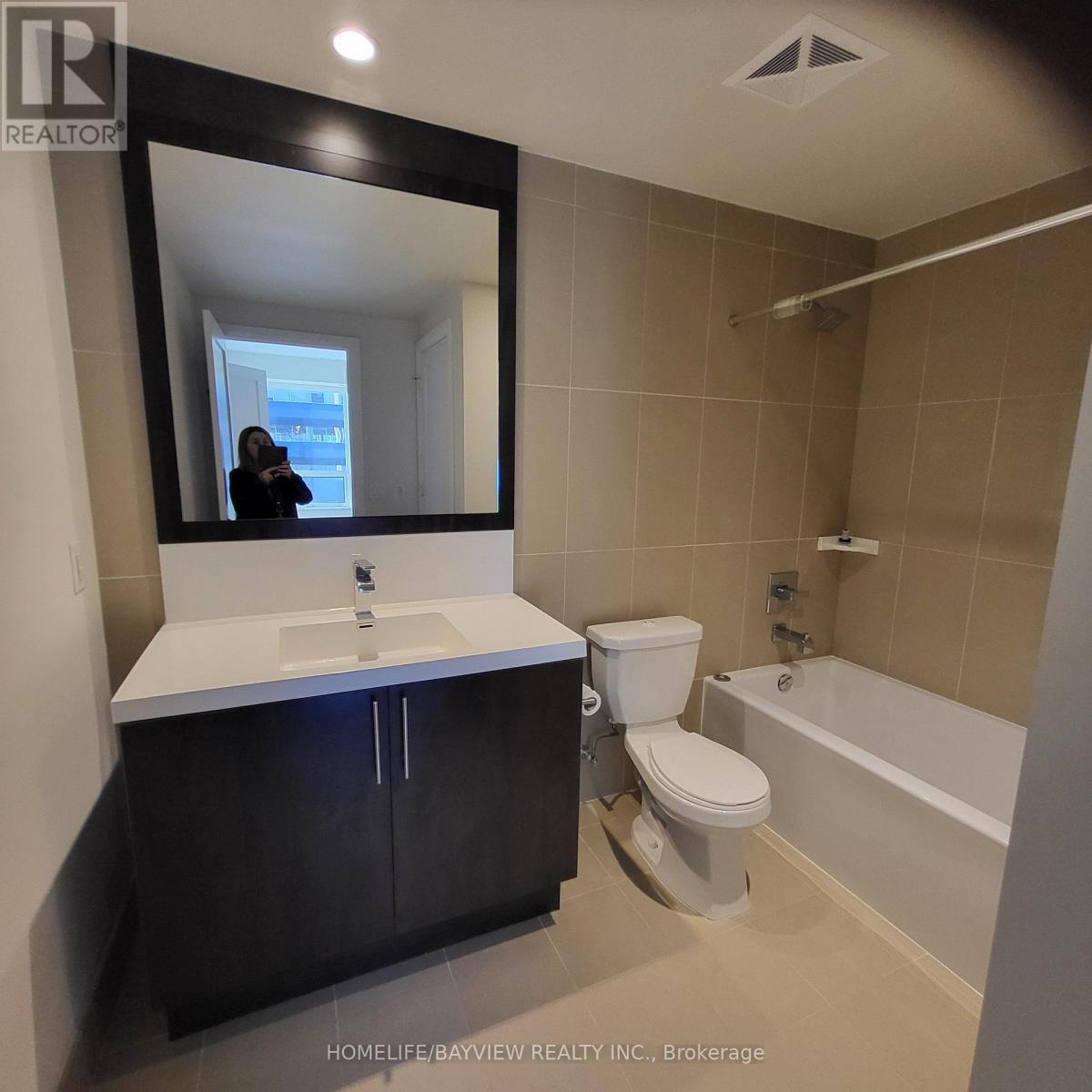 2022 - 5 Sheppard Avenue E, Toronto, Ontario  M2N 0G4 - Photo 5 - C13120126