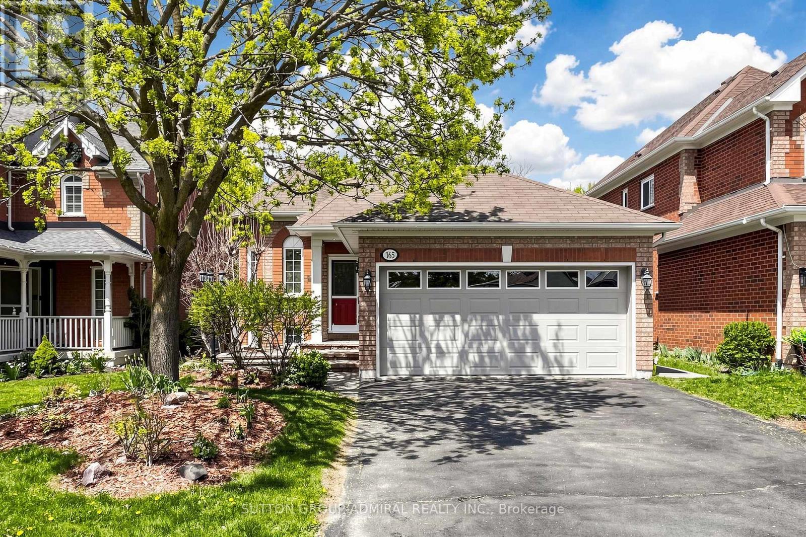 165 CLEARMEADOW BOULEVARD, Newmarket, Ontario