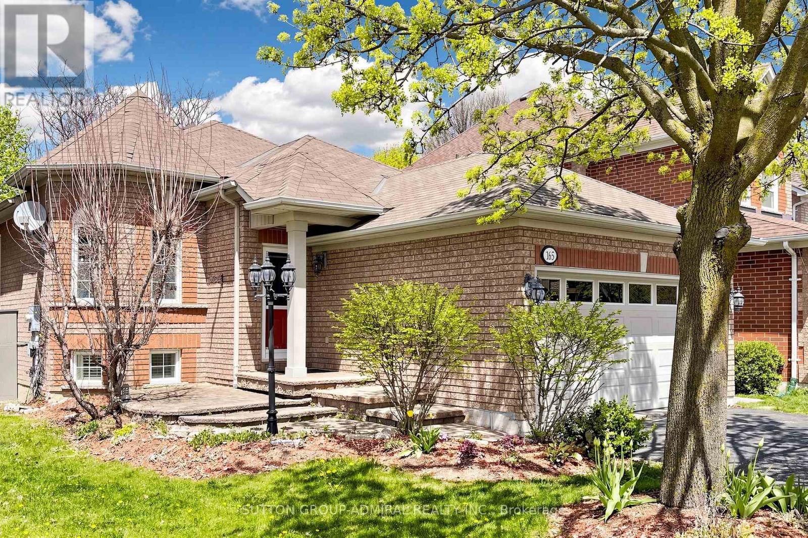 165 Clearmeadow Boulevard, Newmarket, Ontario  L3X 2E4 - Photo 2 - N13120152