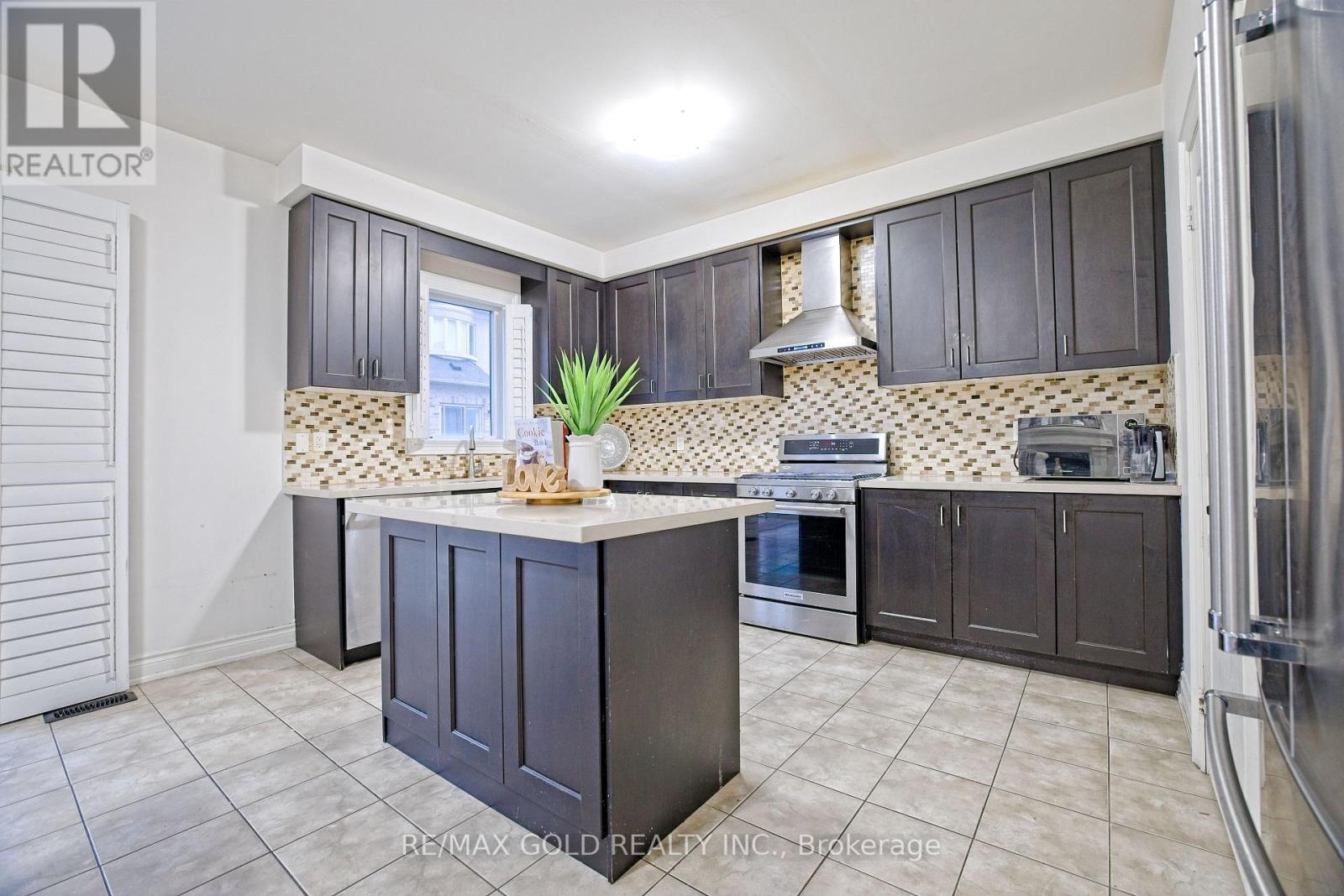 10 Dopp Crescent, Brampton, Ontario  L6P 4C8 - Photo 18 - W13120132