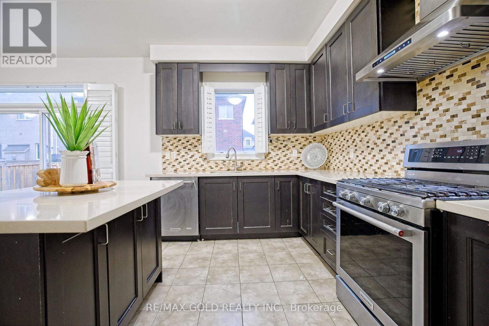 10 Dopp Crescent, Brampton, Ontario  L6P 4C8 - Photo 19 - W13120132