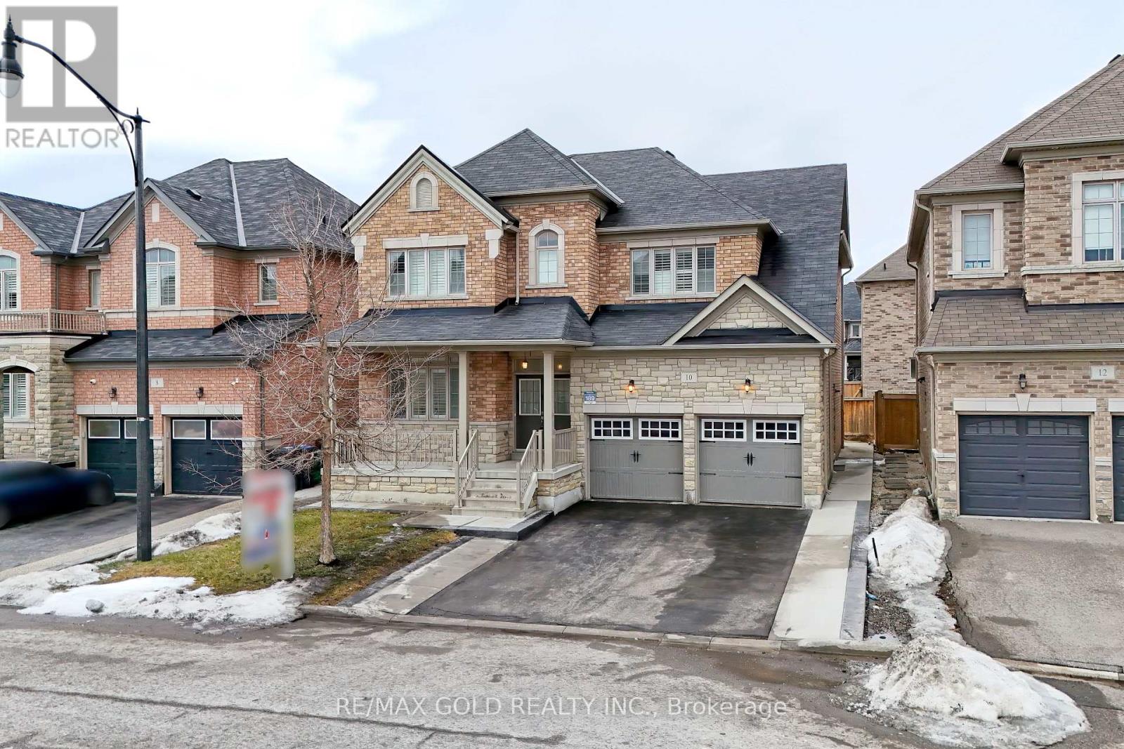 10 Dopp Crescent, Brampton, Ontario  L6P 4C8 - Photo 3 - W13120132