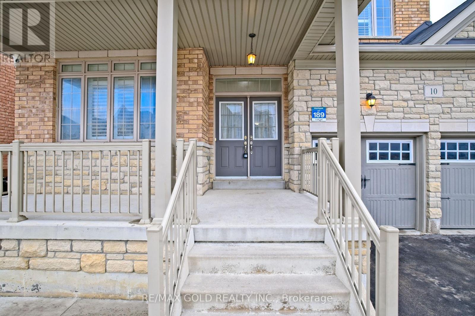 10 Dopp Crescent, Brampton, Ontario  L6P 4C8 - Photo 4 - W13120132