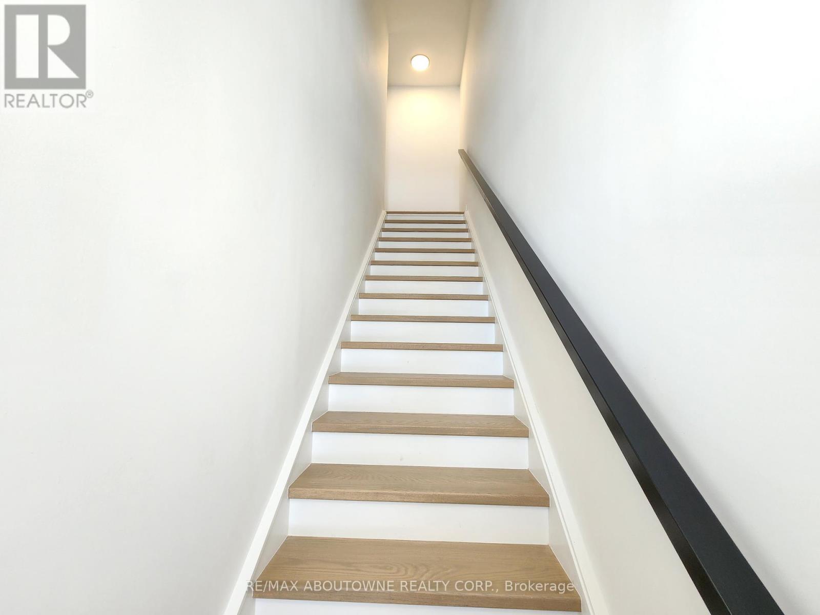 12 - 20 Lagerfeld Drive, Brampton, Ontario  L7A 5L4 - Photo 4 - W13120154
