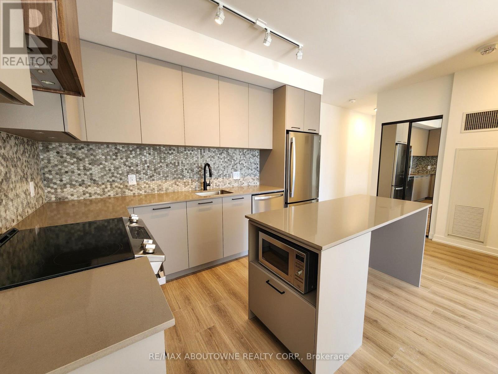 12 - 20 Lagerfeld Drive, Brampton, Ontario  L7A 5L4 - Photo 6 - W13120154