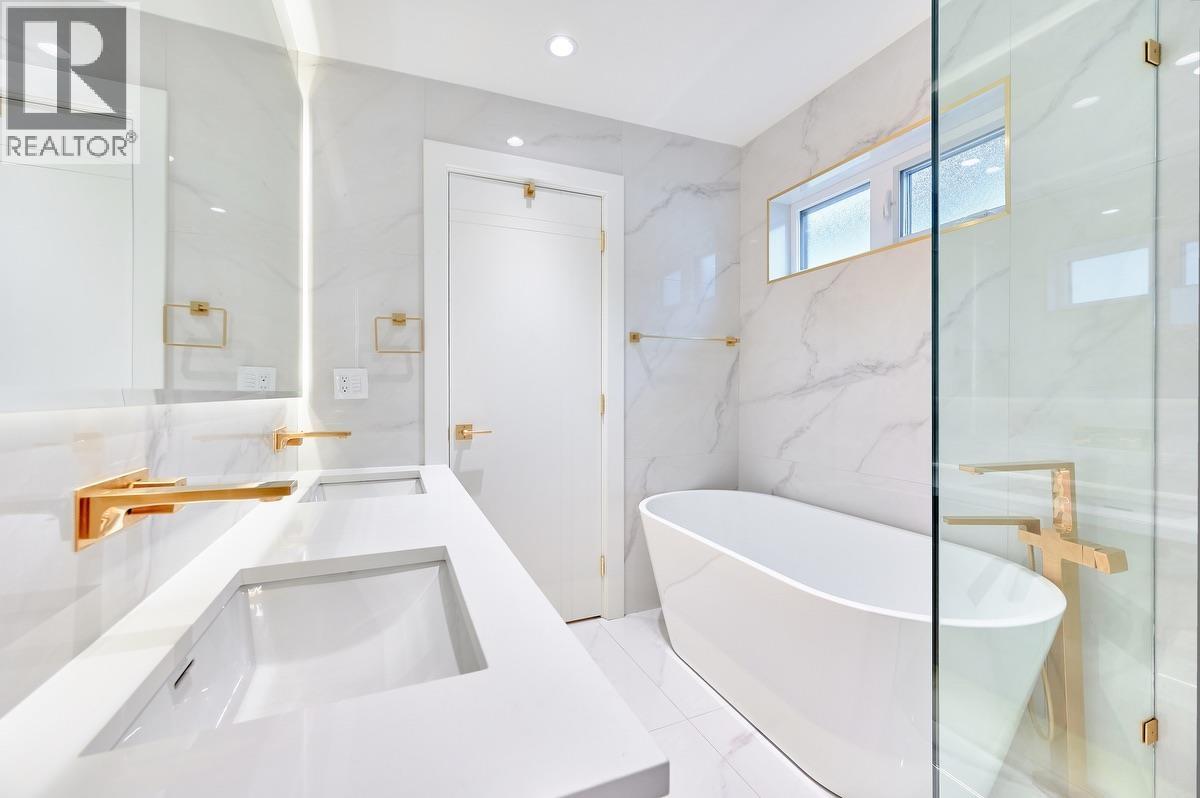 806 Montroyal Boulevard, North Vancouver, British Columbia  V7R 2G6 - Photo 24 - R3122669