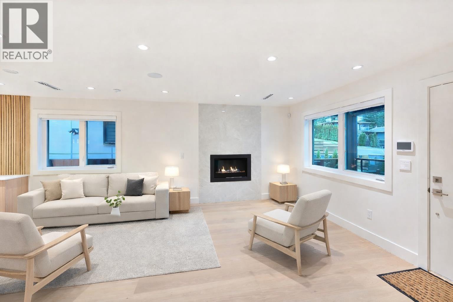 806 Montroyal Boulevard, North Vancouver, British Columbia  V7R 2G6 - Photo 6 - R3122669