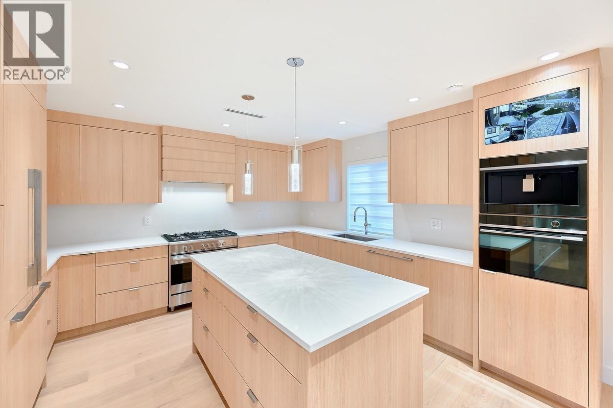 806 Montroyal Boulevard, North Vancouver, British Columbia  V7R 2G6 - Photo 12 - R3122669