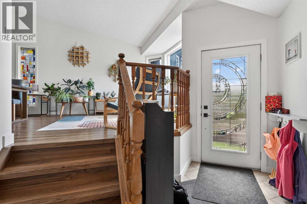 1328 48 Avenue NW, Calgary, Alberta T2K 6B8 - Photo 5 - A2310680