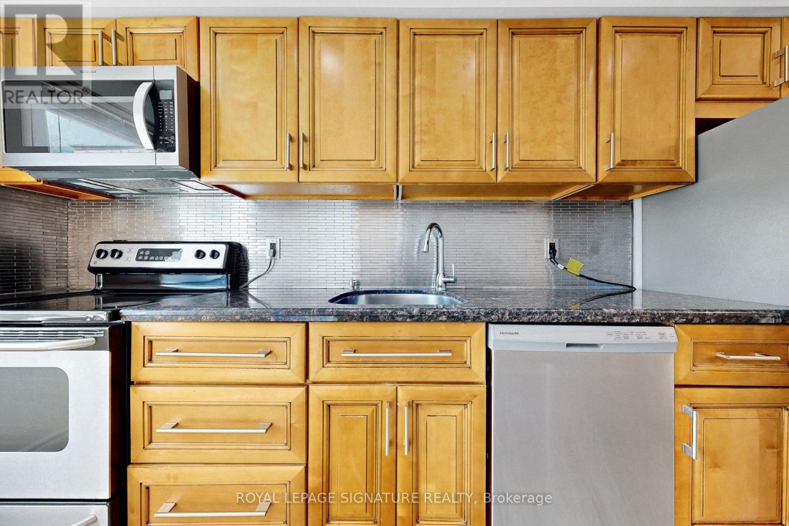 43 - 551 Steeles Avenue W, Toronto, Ontario  M2M 3Y1 - Photo 7 - C13120212