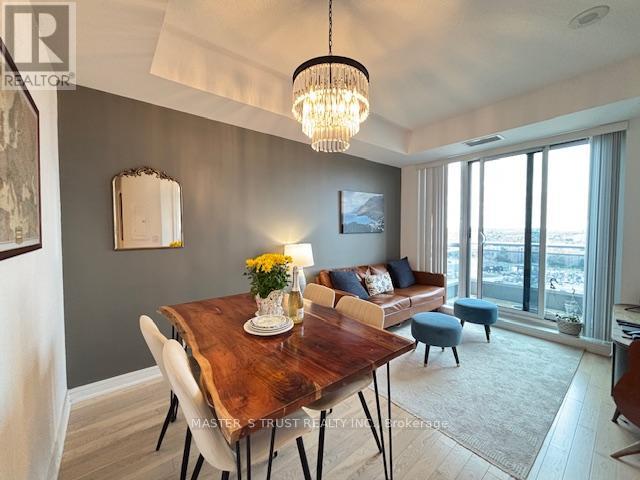2212 - 9201 Yonge Street, Richmond Hill, Ontario  L4C 1H9 - Photo 2 - N13120164