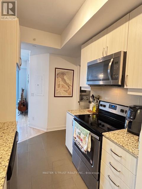 2212 - 9201 Yonge Street, Richmond Hill, Ontario  L4C 1H9 - Photo 5 - N13120164