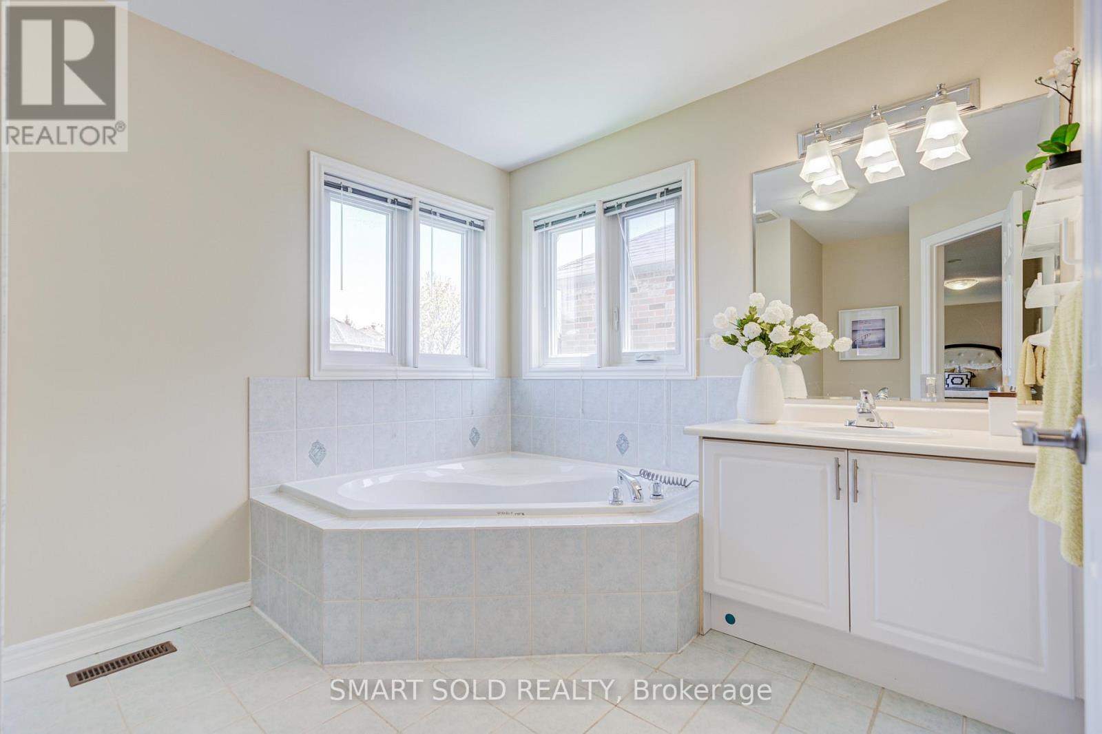 22 Beaton Avenue, Vaughan, Ontario  L6A 2P5 - Photo 23 - N13120168