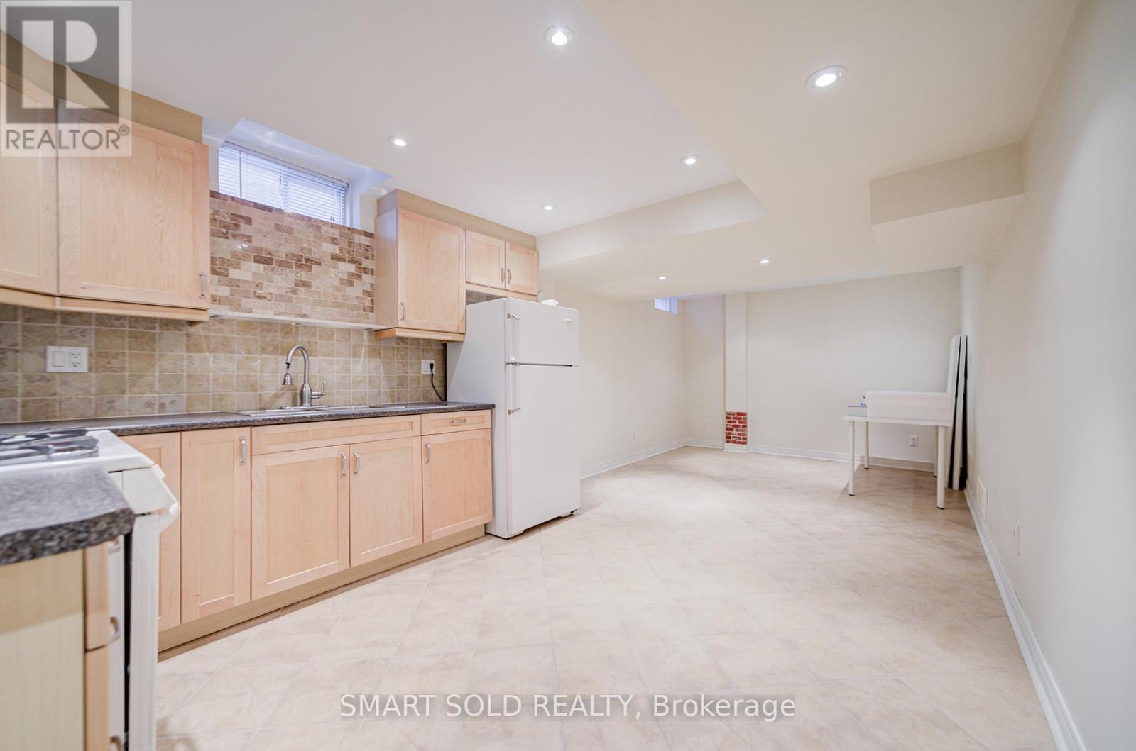 22 Beaton Avenue, Vaughan, Ontario  L6A 2P5 - Photo 31 - N13120168