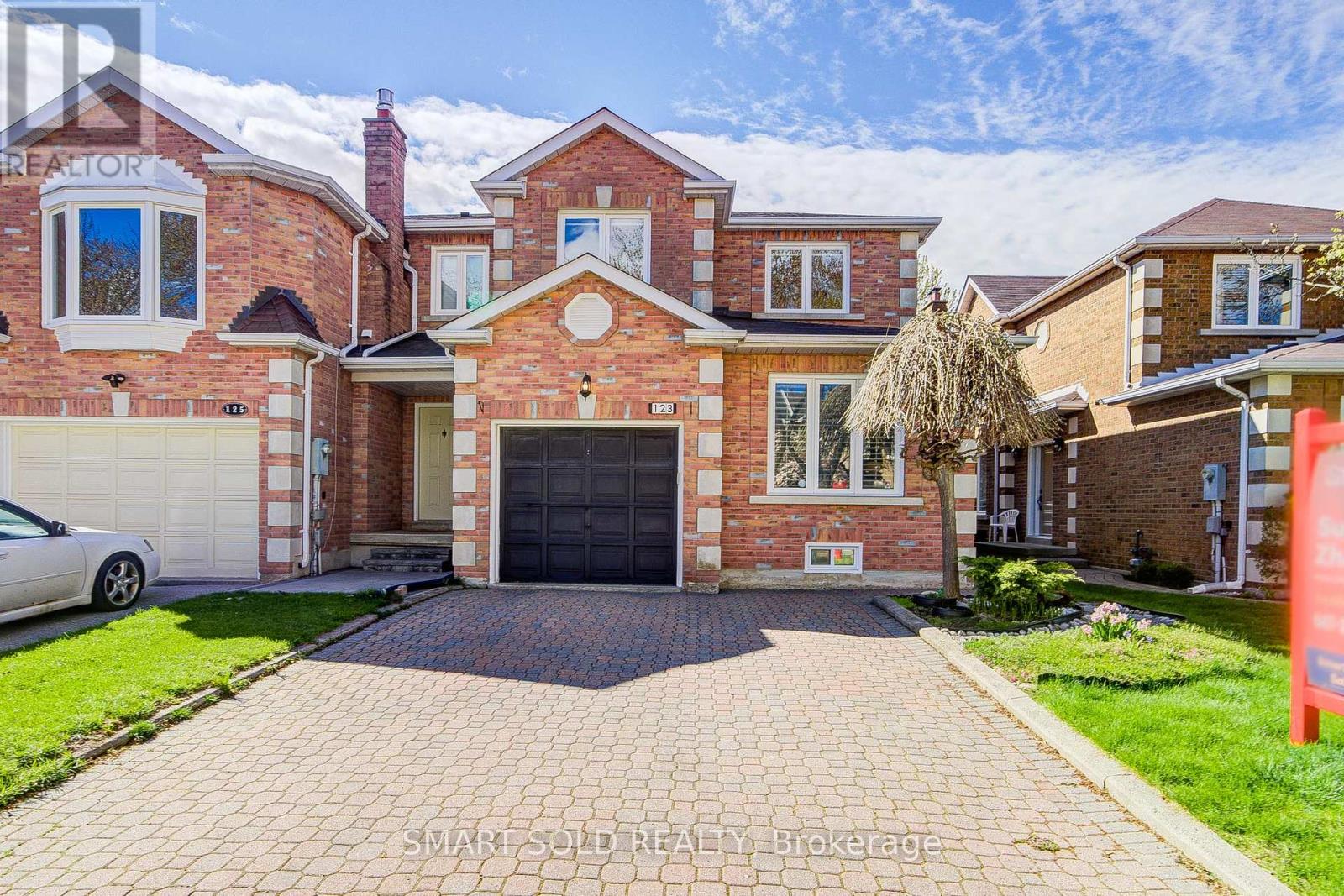 123 THORNWAY AVENUE, Vaughan, Ontario
