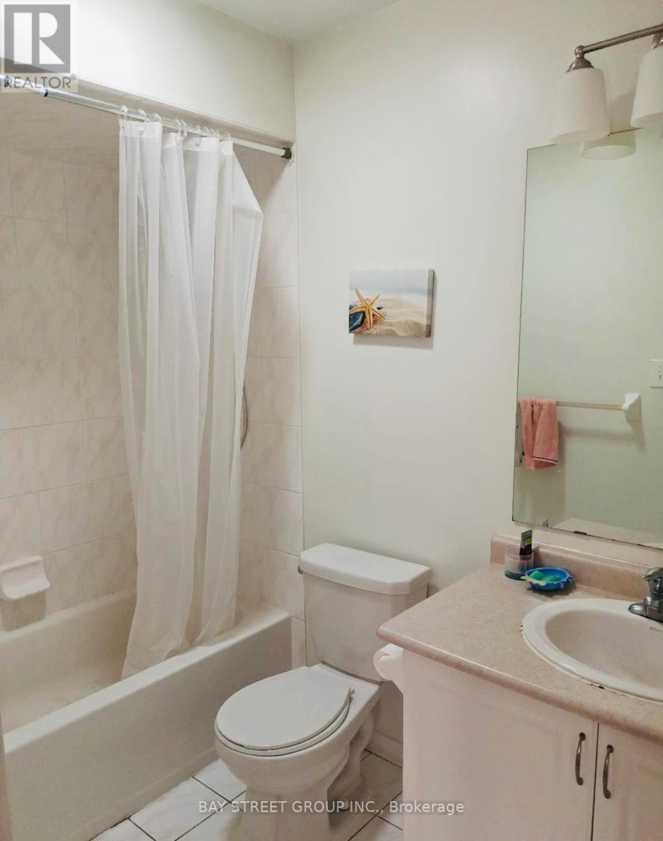 10 Cobblehill Court, Markham, Ontario  L6C 3E9 - Photo 13 - N13120192