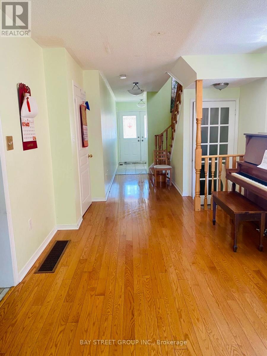 10 Cobblehill Court, Markham, Ontario  L6C 3E9 - Photo 2 - N13120192