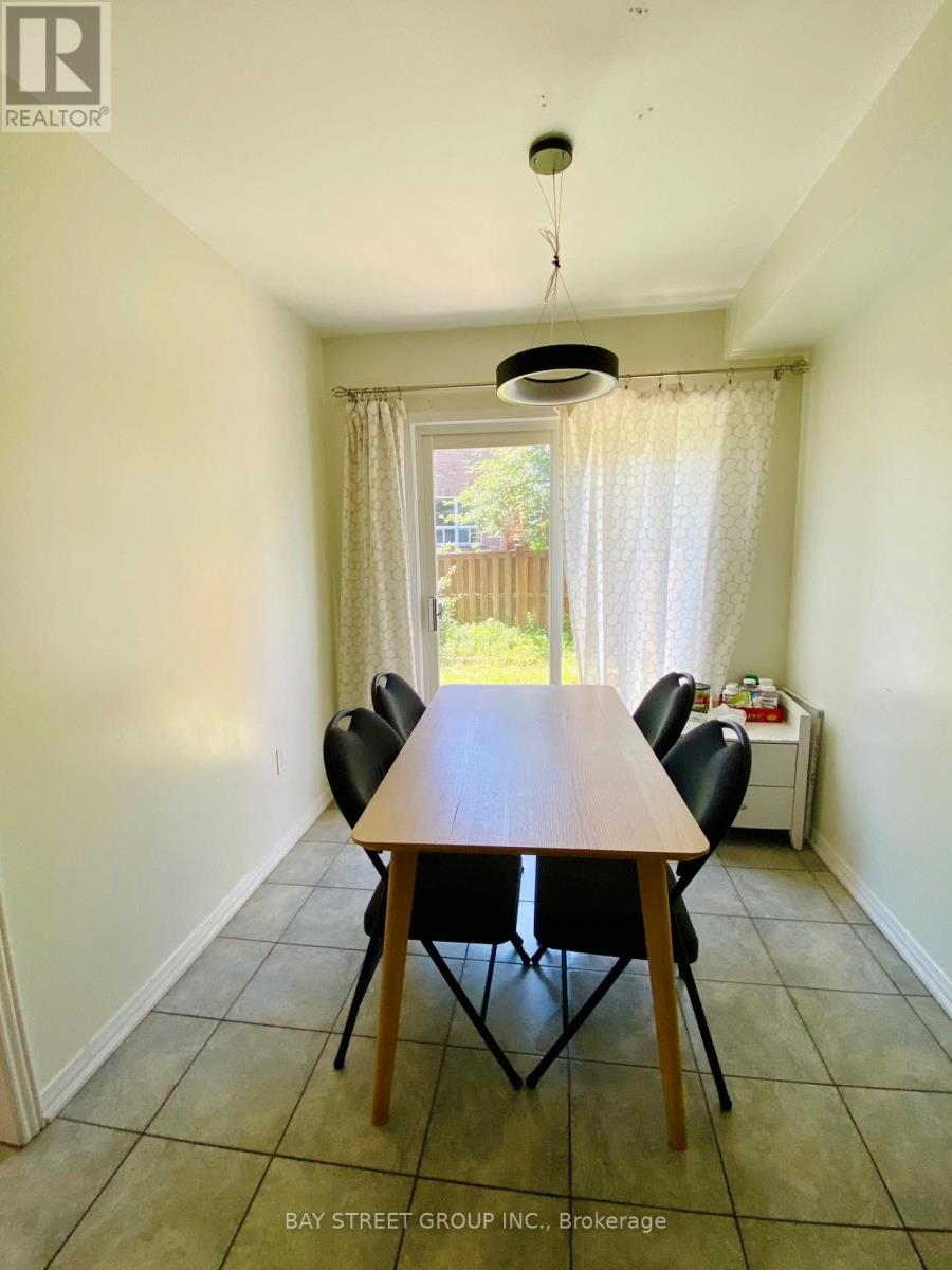 10 Cobblehill Court, Markham, Ontario  L6C 3E9 - Photo 5 - N13120192