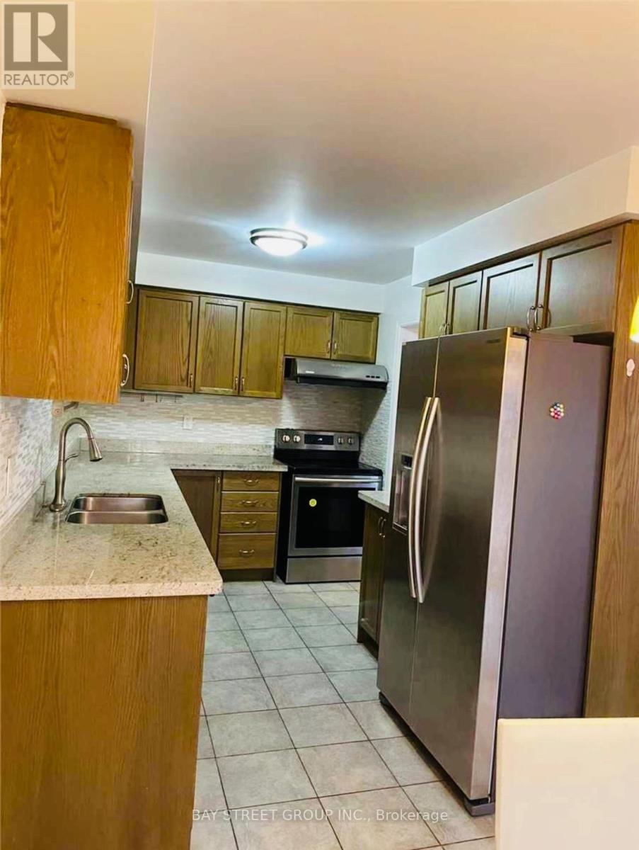 10 Cobblehill Court, Markham, Ontario  L6C 3E9 - Photo 6 - N13120192