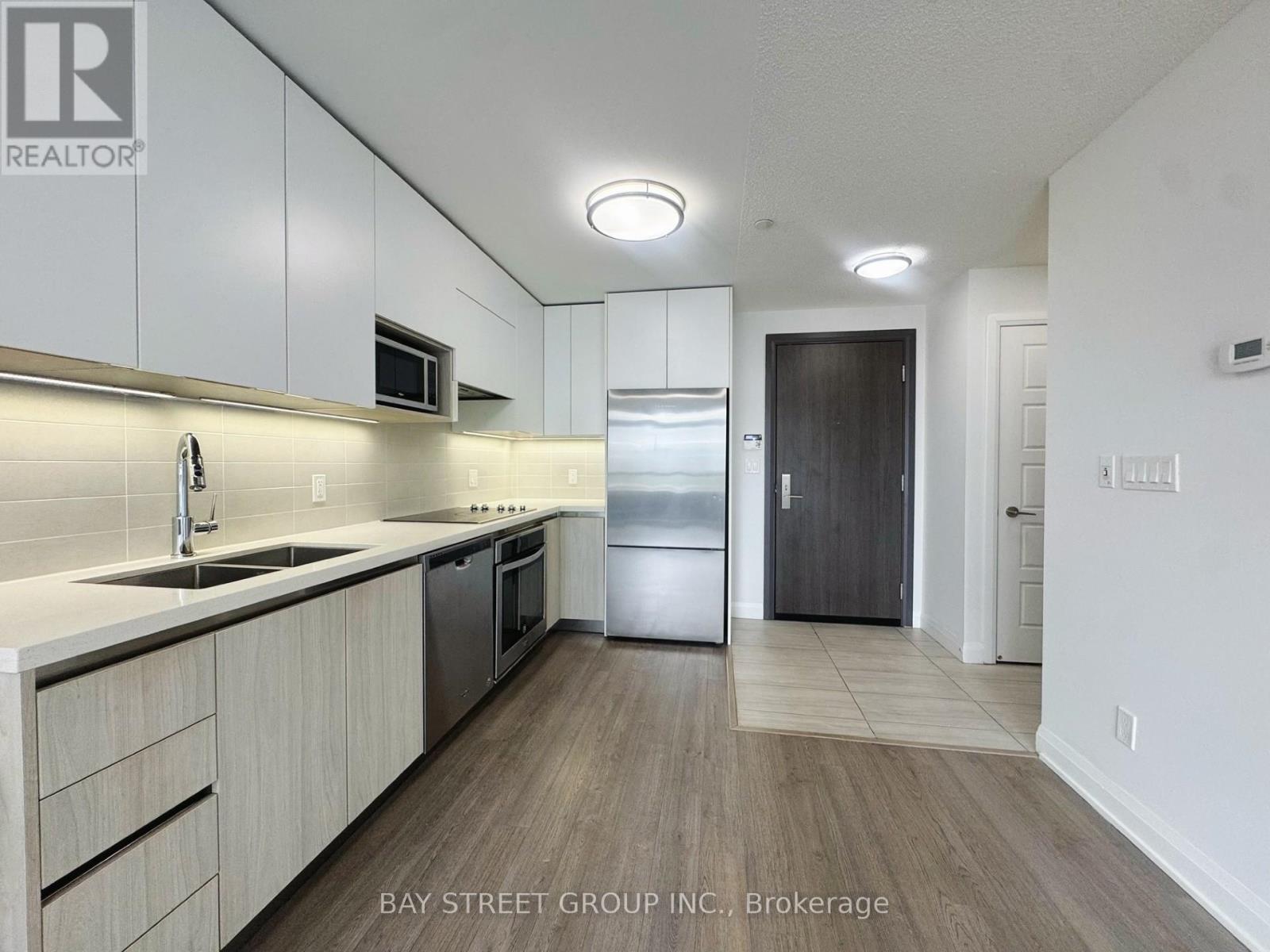 702 - 15 Water Walk Drive, Markham, Ontario  L3G 0G2 - Photo 2 - N13120220