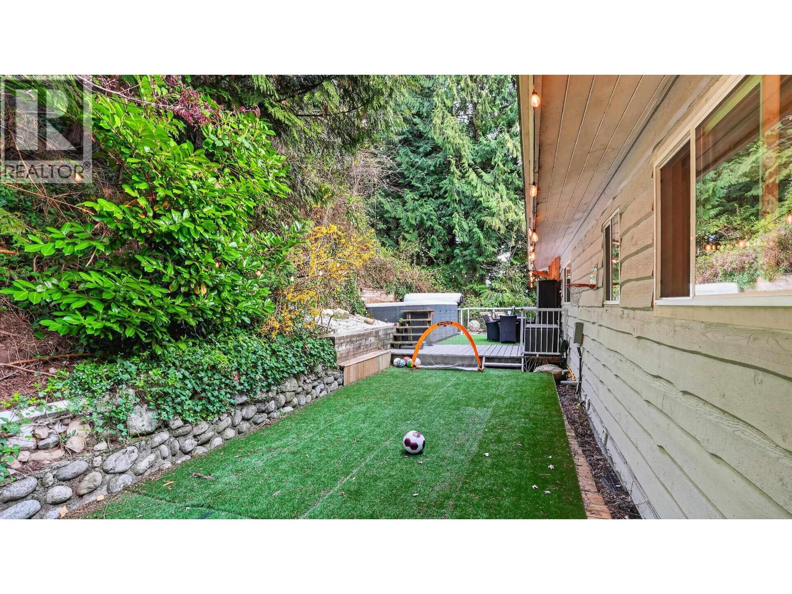 668 Alpine Court, North Vancouver, British Columbia  V7R 2L8 - Photo 39 - R3117061