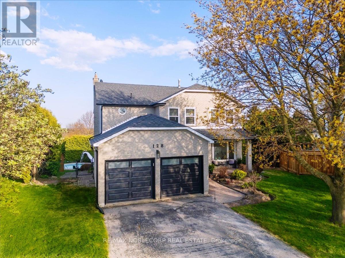 128 MCCAULEY COURT, Newmarket, Ontario