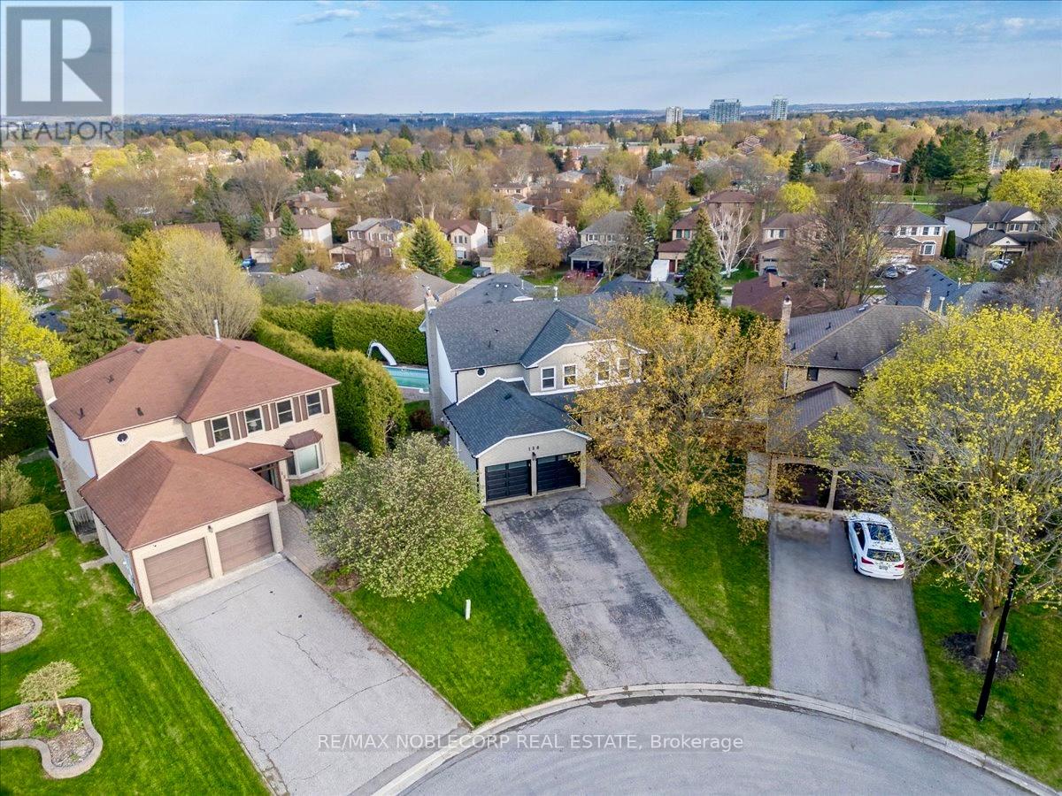 128 Mccauley Court, Newmarket, Ontario  L3Y 7W2 - Photo 3 - N13117418