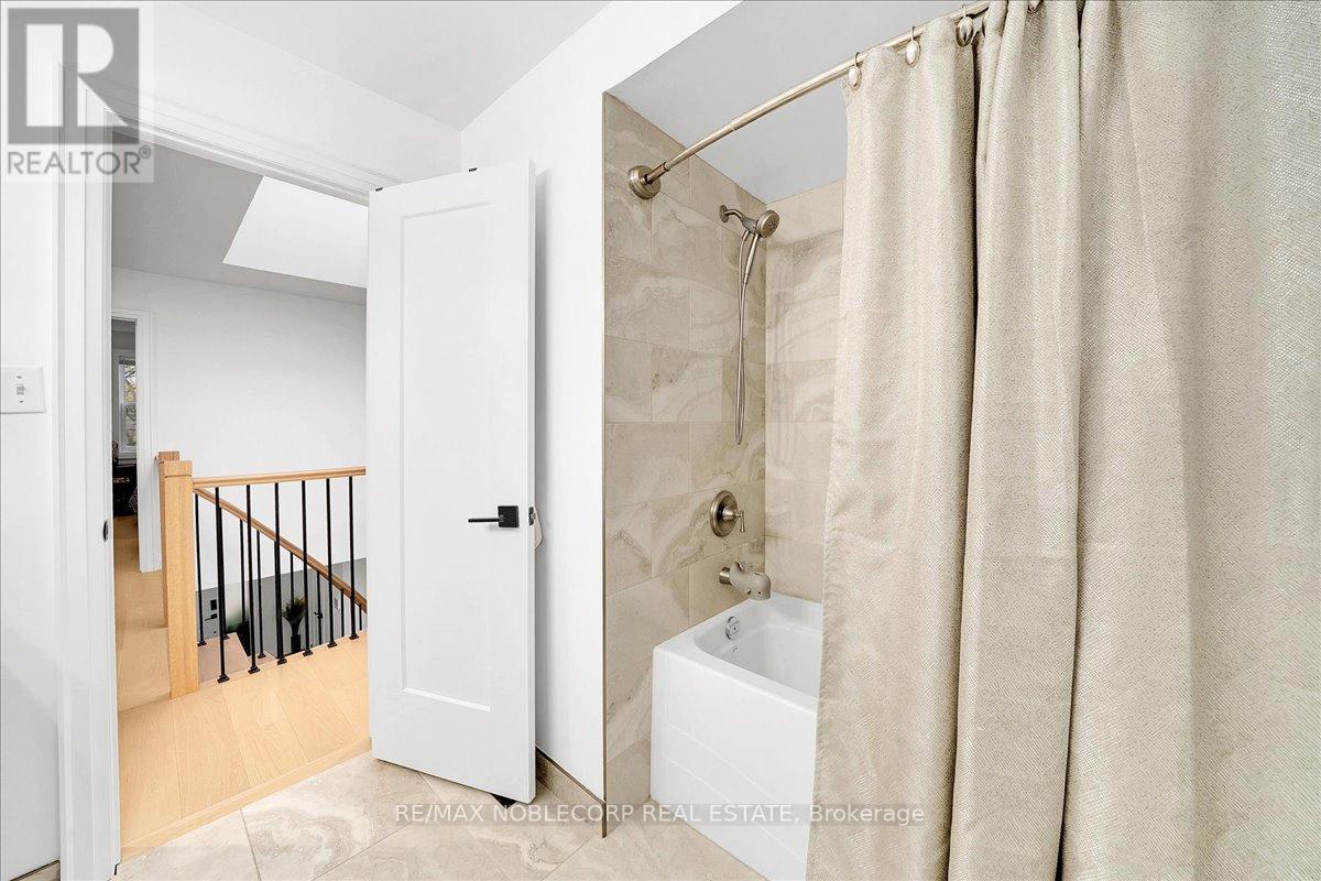 128 Mccauley Court, Newmarket, Ontario  L3Y 7W2 - Photo 33 - N13117418