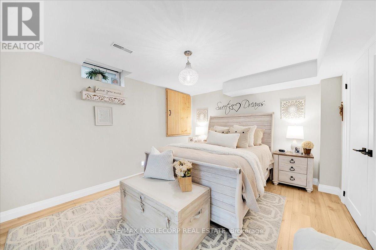 128 Mccauley Court, Newmarket, Ontario  L3Y 7W2 - Photo 43 - N13117418