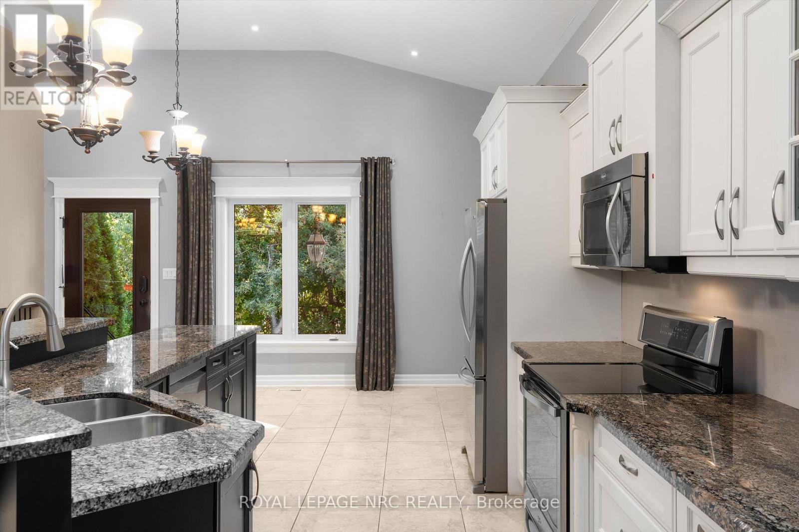 7 Sapphire Court N, St. Catharines, Ontario  L2M 0A4 - Photo 7 - X13048456