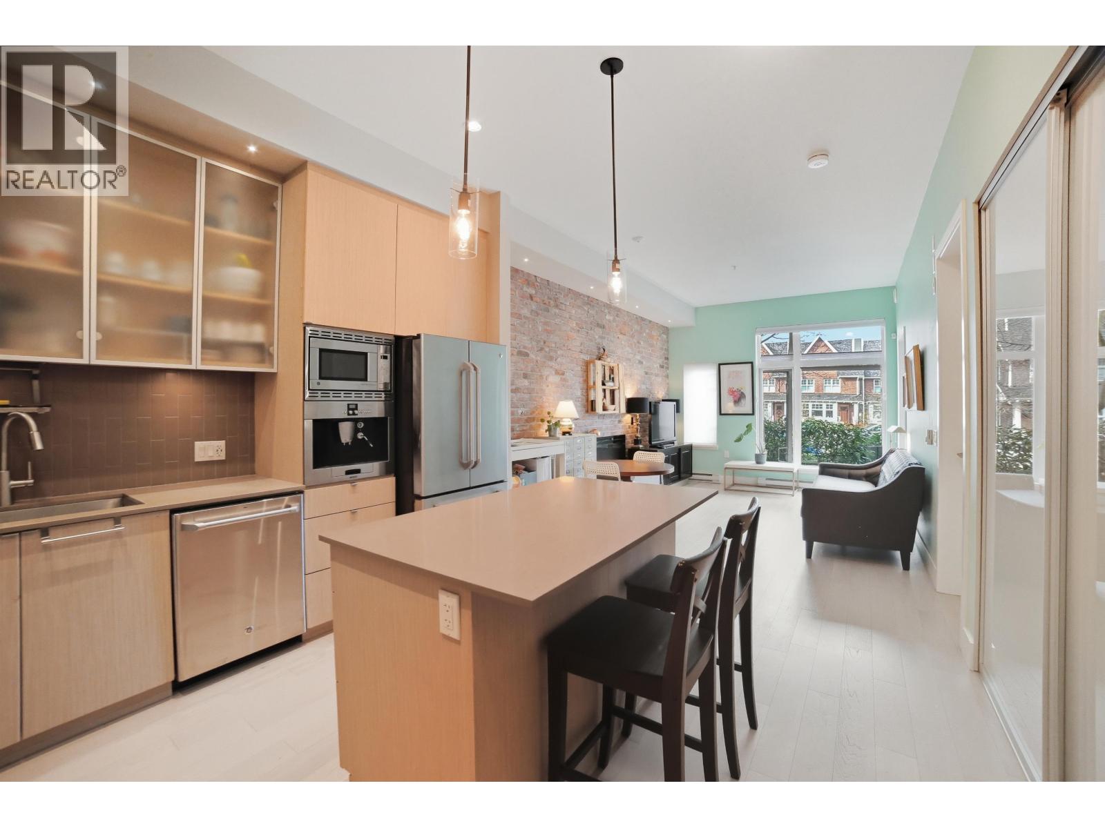 104 260 Salter Street, New Westminster, British Columbia  V3M 0J4 - Photo 2 - R3122817
