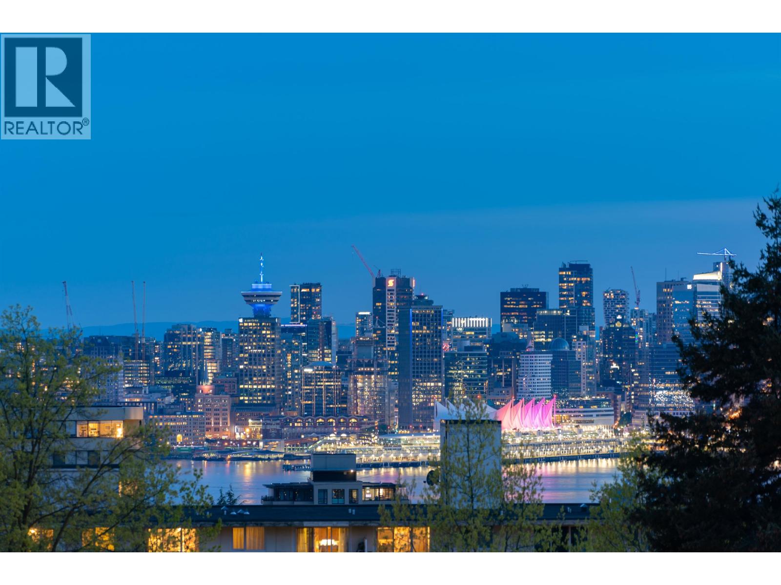 306 112 E 13TH STREET, North Vancouver, British Columbia