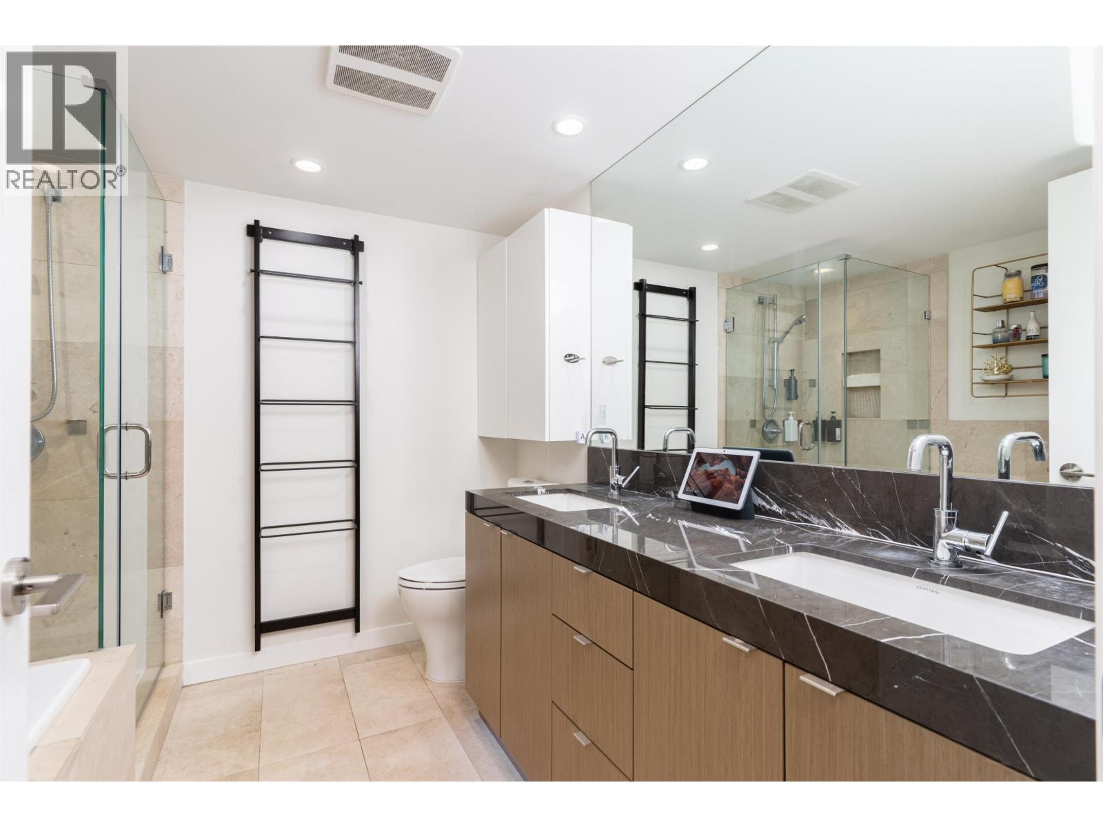 306 112 E 13th Street, North Vancouver, British Columbia V7L 0E4 - Photo 11 - R3122783