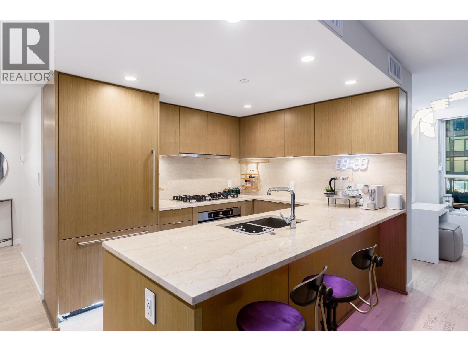 306 112 E 13th Street, North Vancouver, British Columbia V7L 0E4 - Photo 6 - R3122783