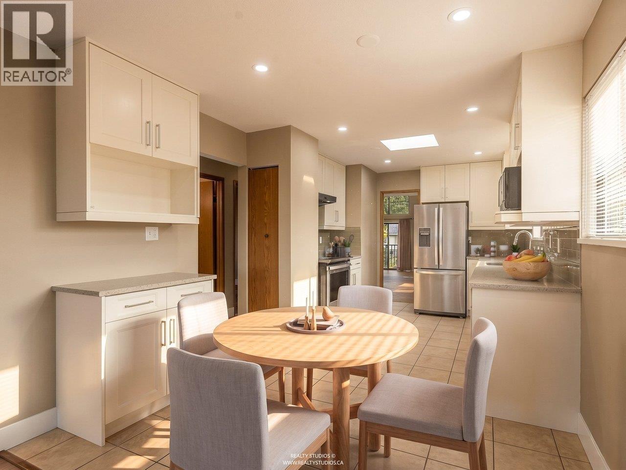 859 E 17th Street, North Vancouver, British Columbia  V7L 2X2 - Photo 9 - R3122082