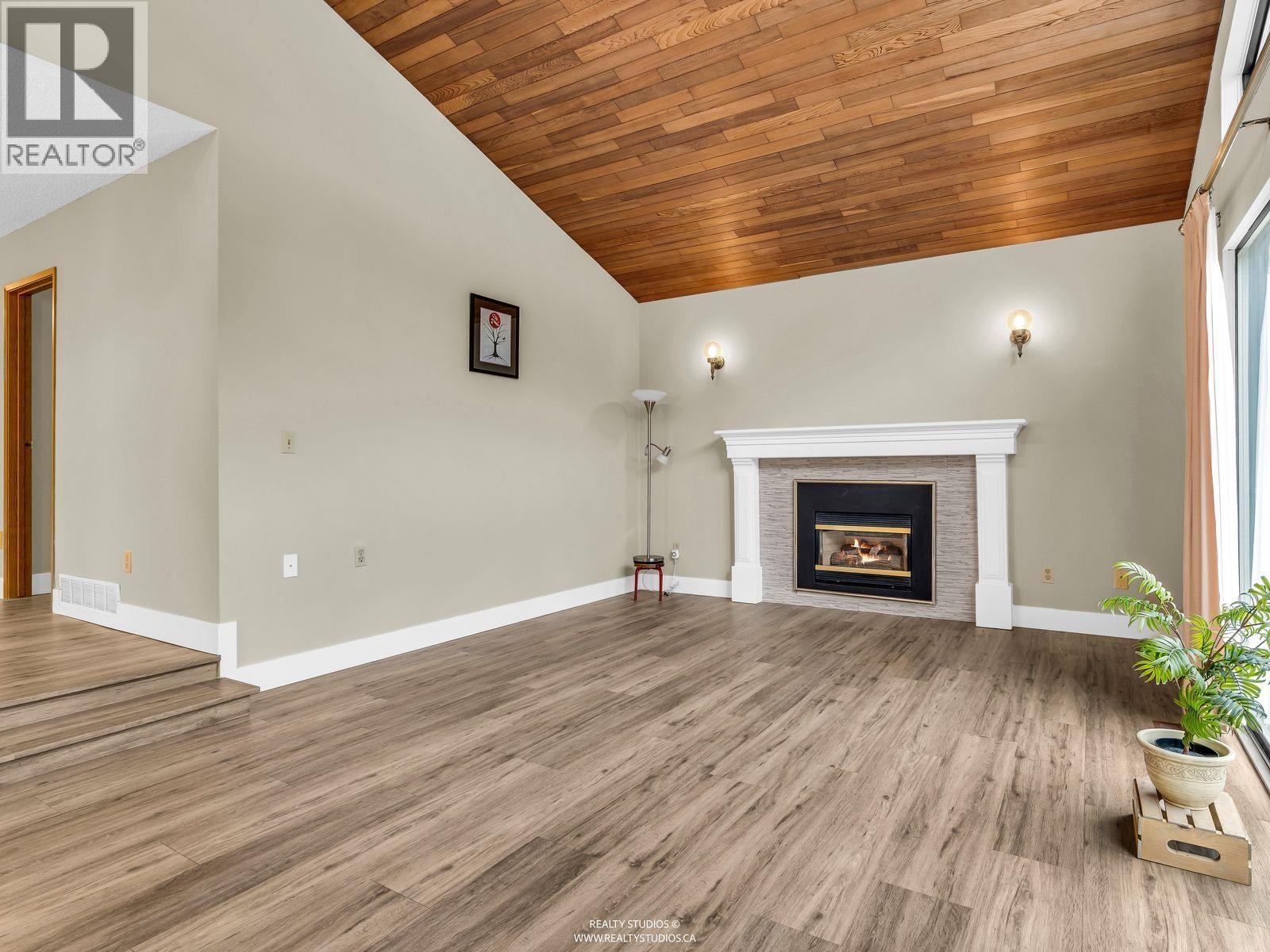859 E 17th Street, North Vancouver, British Columbia  V7L 2X2 - Photo 4 - R3122082