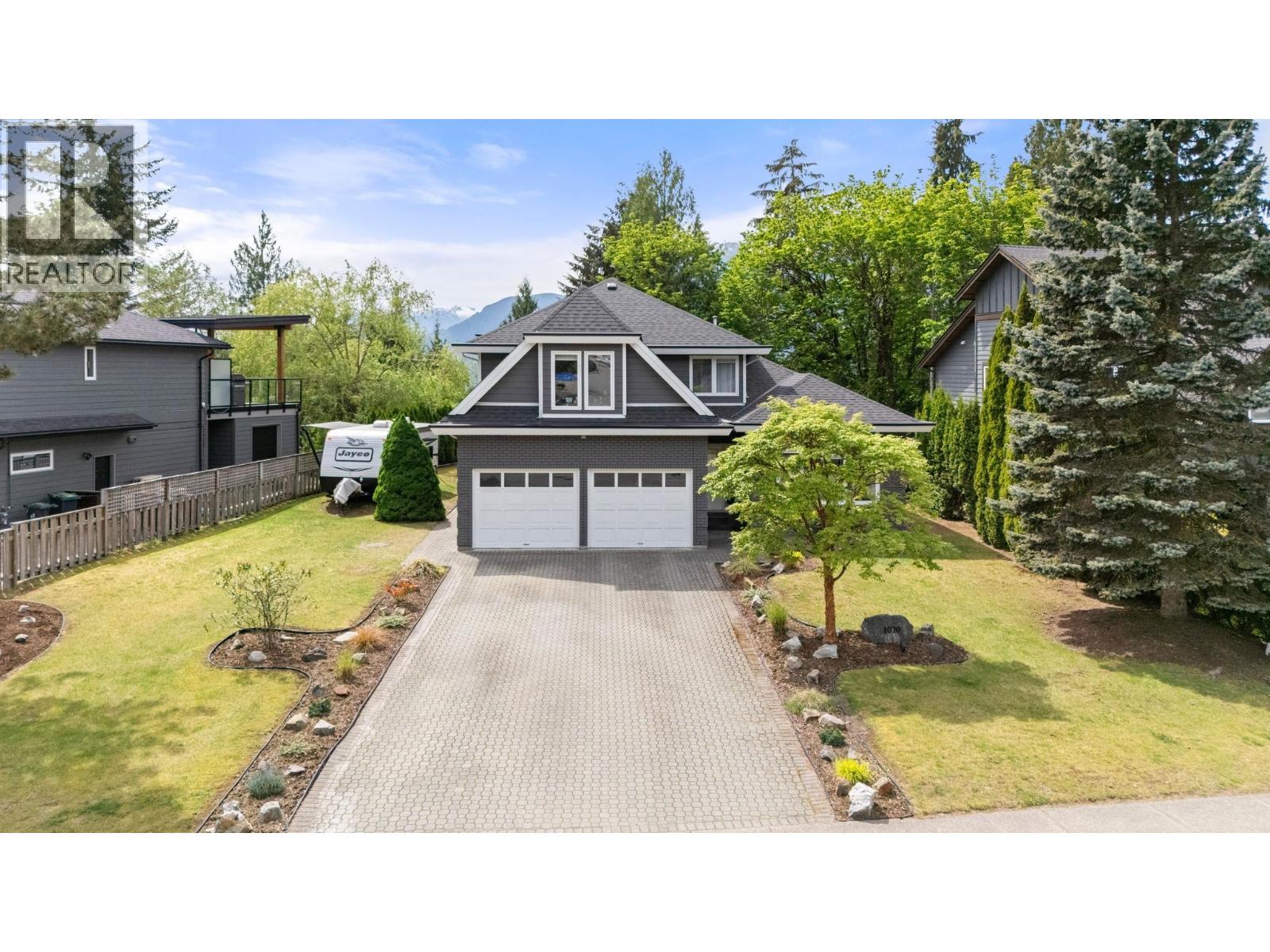 1070 Glacier View Drive, Squamish, British Columbia  V0N 3G0 - Photo 2 - R3122174
