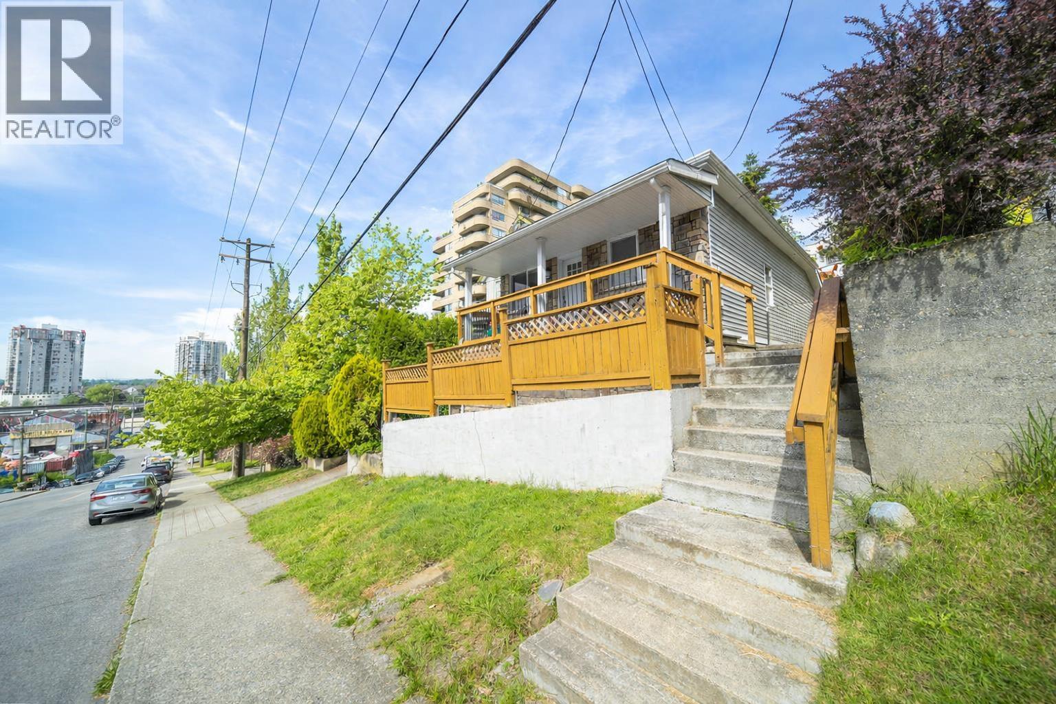 1011 AUCKLAND STREET, New Westminster, British Columbia