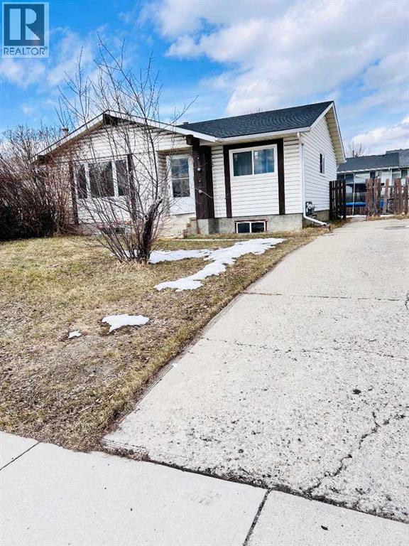 223 Pineland Place Ne, Calgary, Alberta  T1Y 3L4 - Photo 2 - A2299828