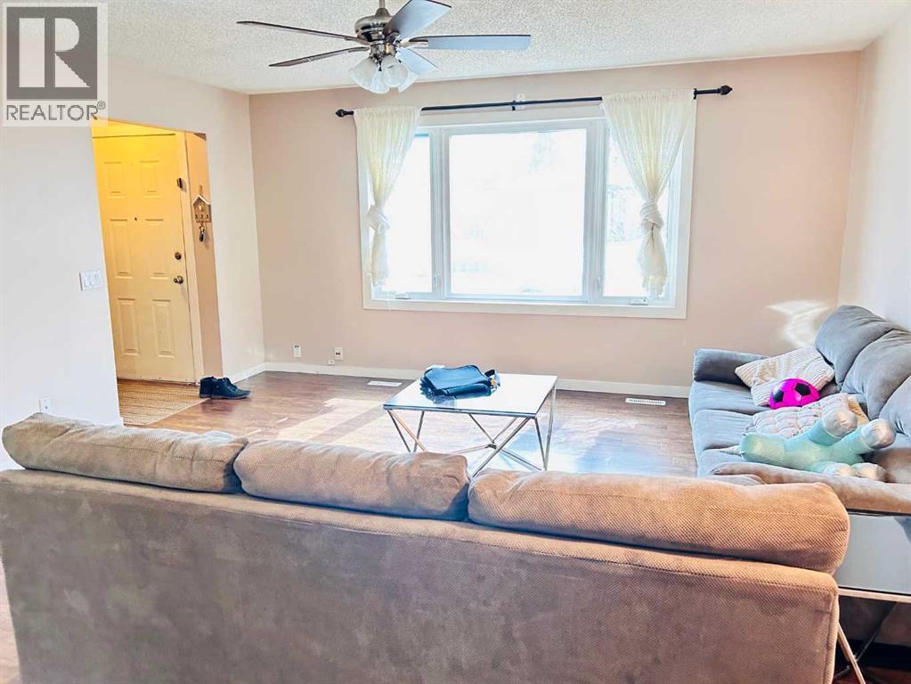 223 Pineland Place Ne, Calgary, Alberta  T1Y 3L4 - Photo 3 - A2299828