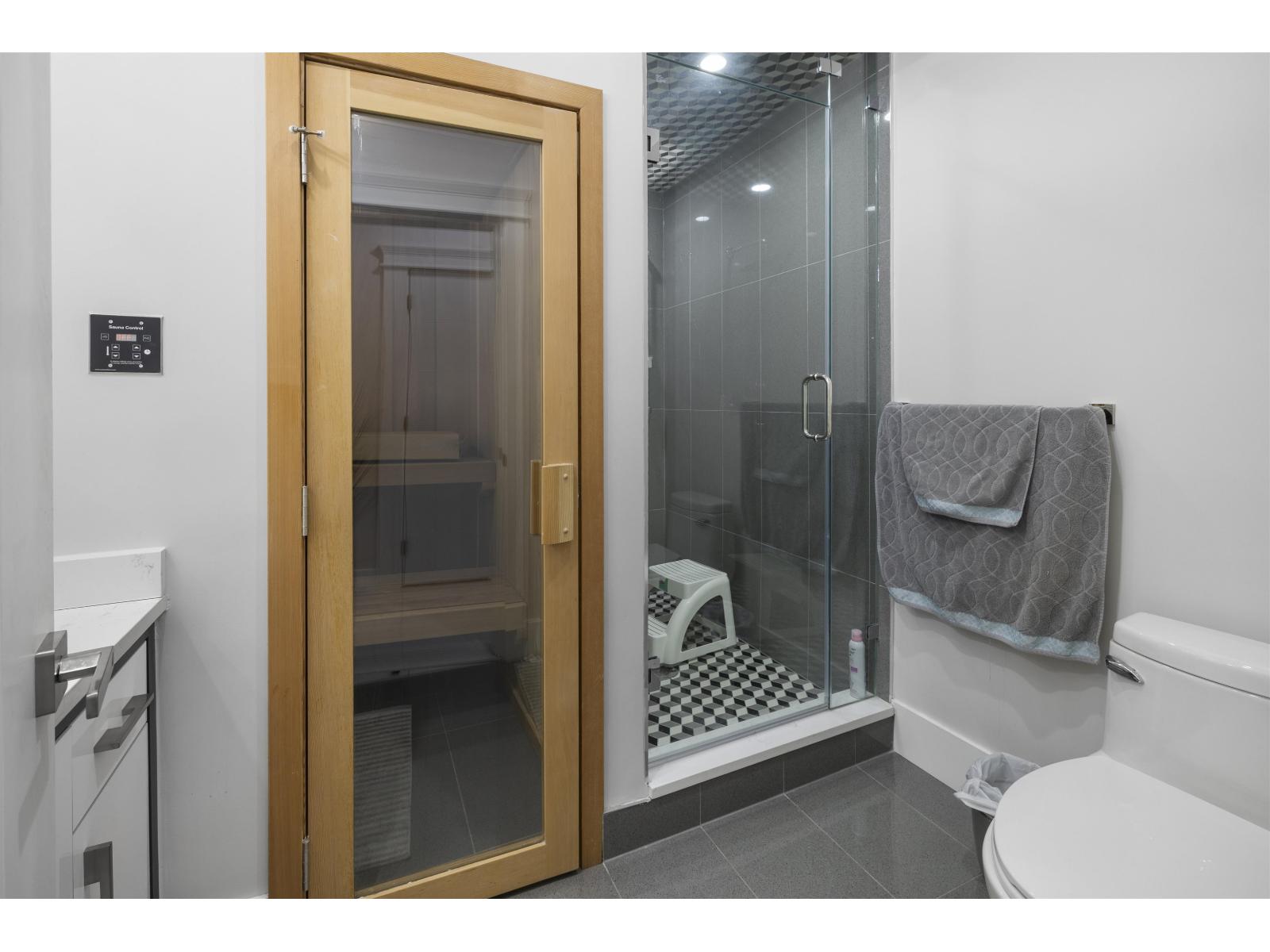 8671 Galway Crescent, Surrey, British Columbia  V3W 6C8 - Photo 5 - R3122472