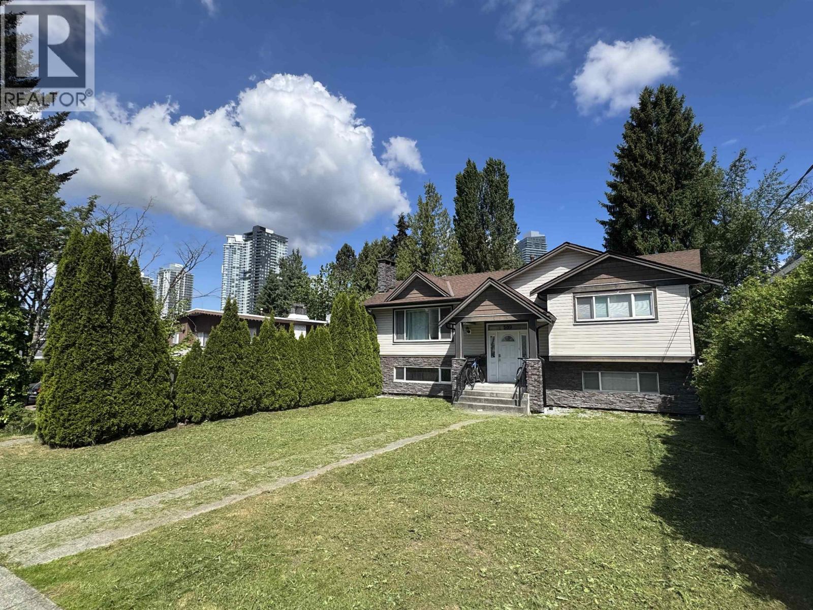 589 FOSTER AVENUE, Coquitlam, British Columbia