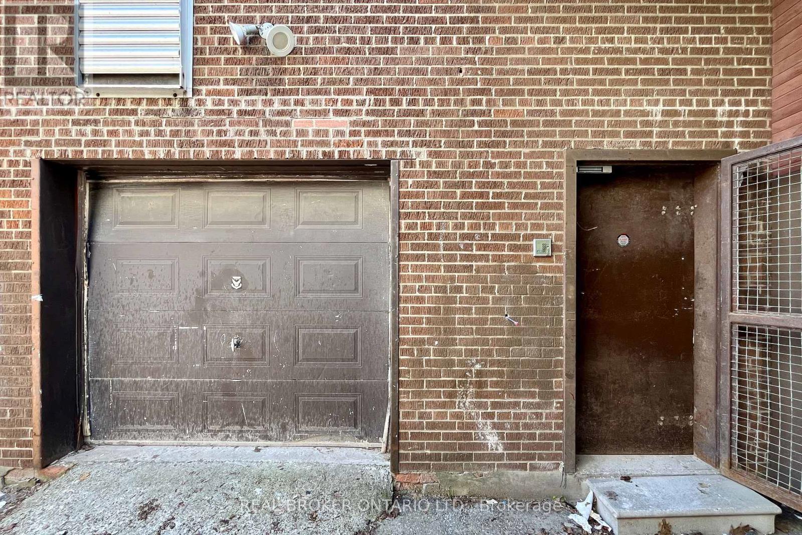 1198 Kennedy Road, Toronto, Ontario  M1P 2L1 - Photo 6 - E13100384