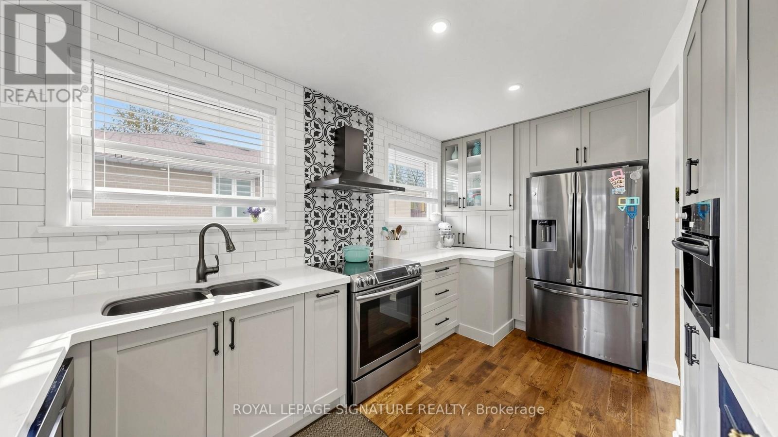 33 NEAPOLITAN DRIVE, Toronto, Ontario