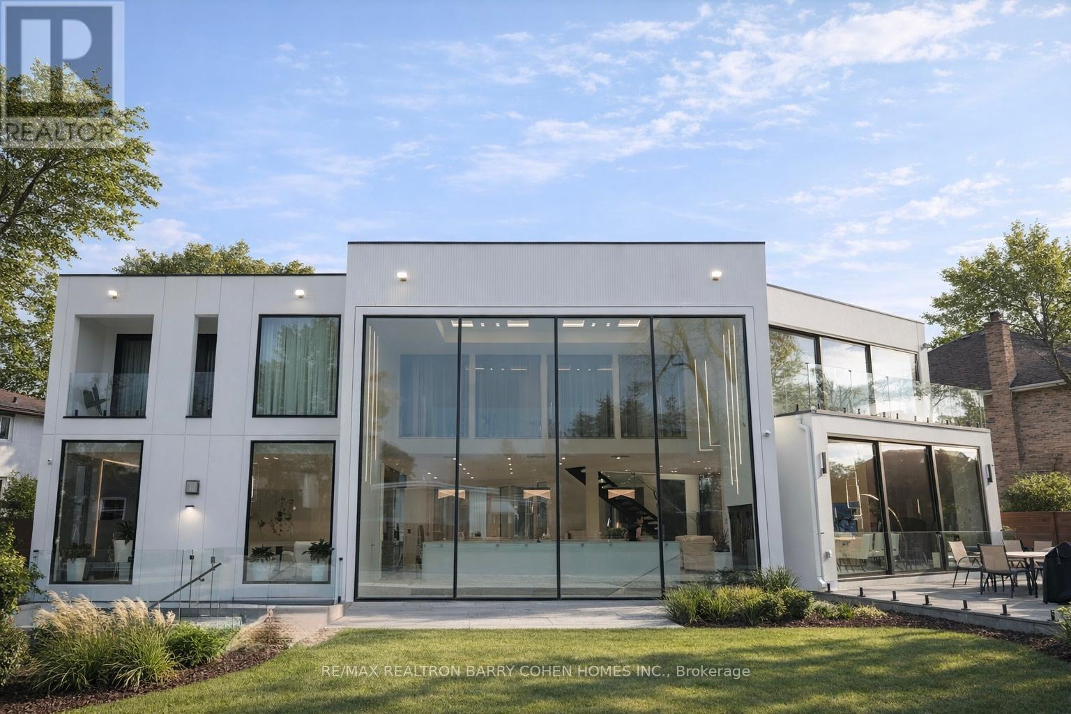 8 CADMUS ROAD, Toronto, Ontario