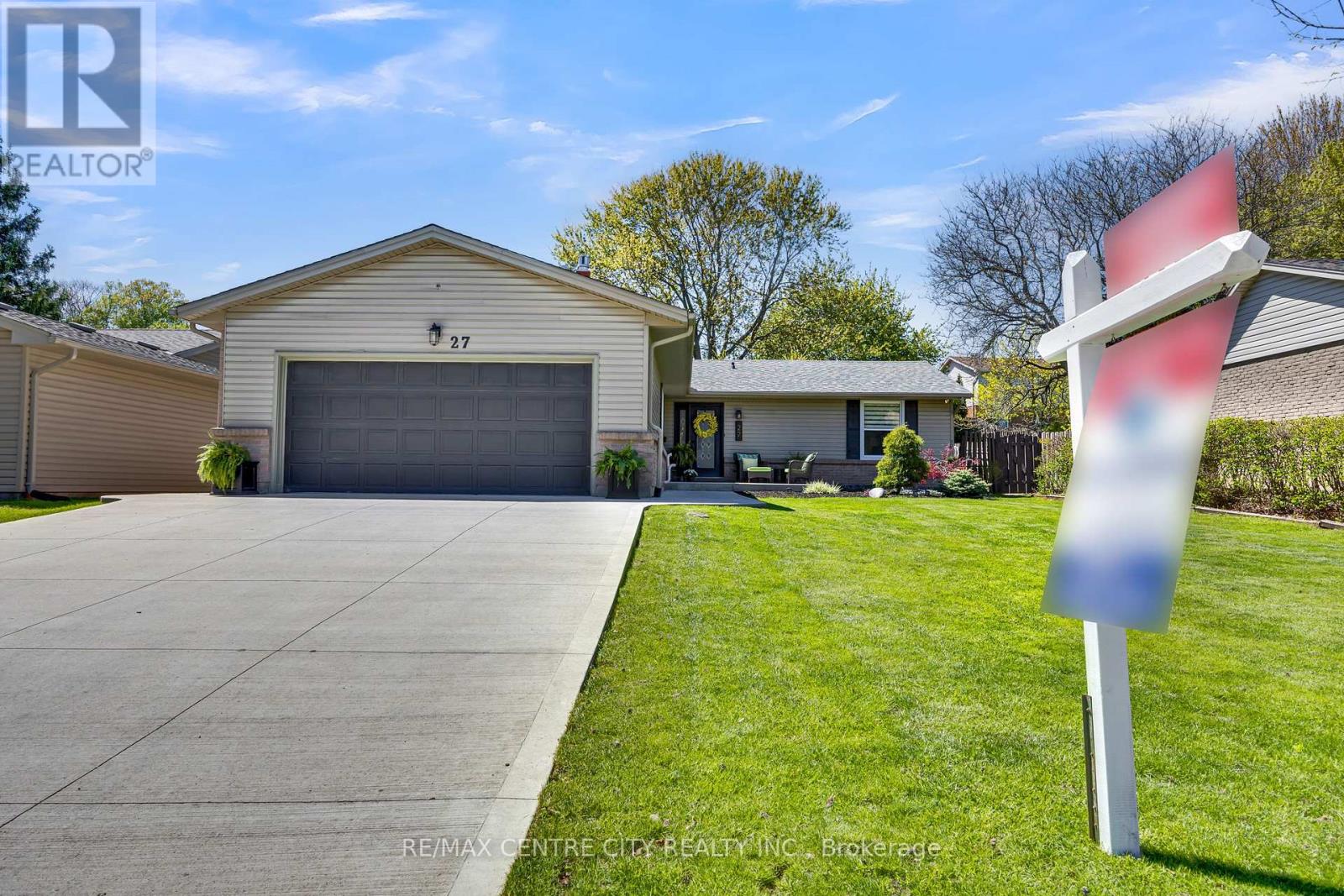 27 Bartlett Crescent, London South, Ontario  N6K 1W3 - Photo 2 - X13120432