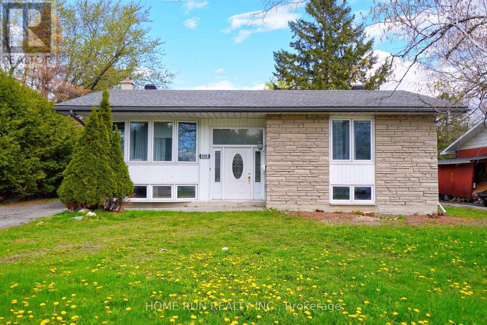 979 Blair Road, Ottawa, Ontario  K1J 7M9 - Photo 2 - X13120310