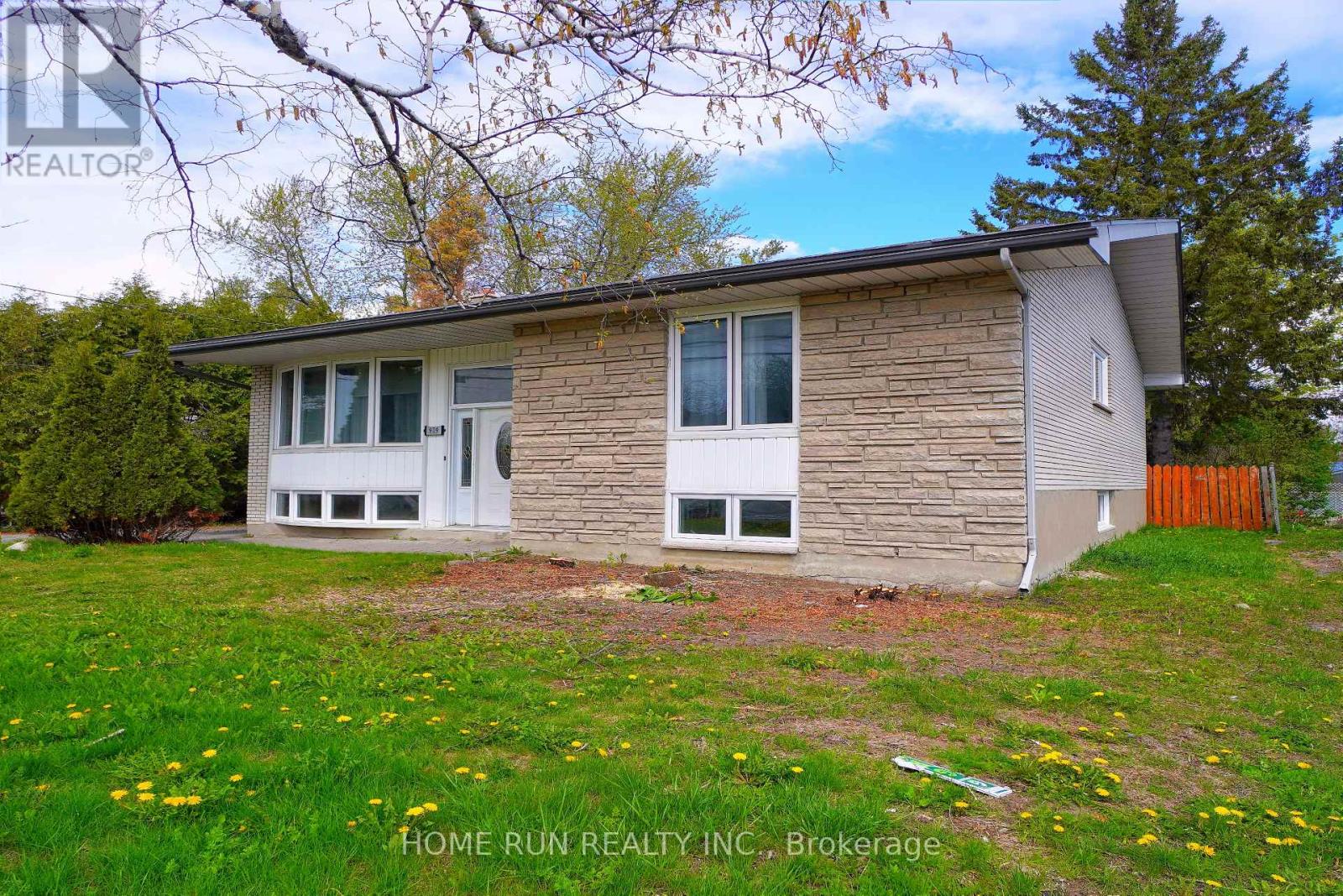 979 Blair Road, Ottawa, Ontario  K1J 7M9 - Photo 3 - X13120310