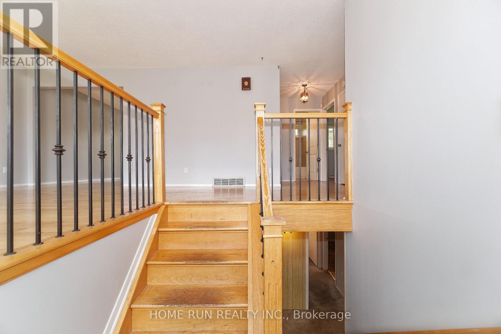 979 Blair Road, Ottawa, Ontario  K1J 7M9 - Photo 7 - X13120310
