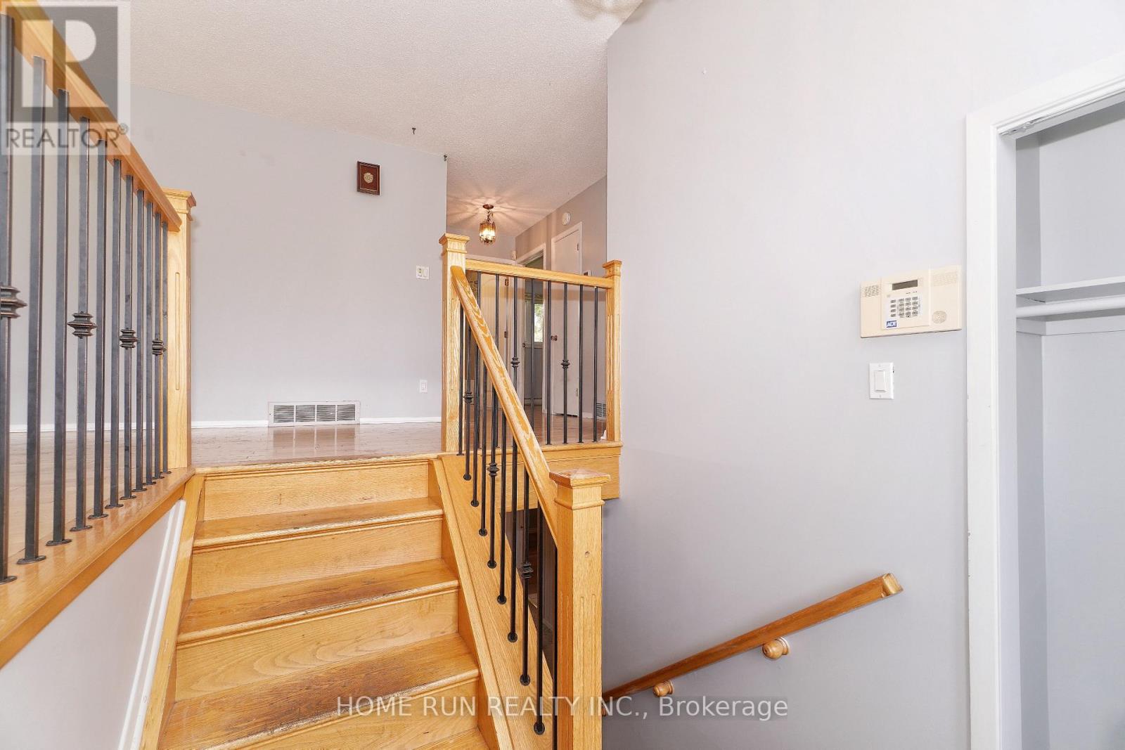 979 Blair Road, Ottawa, Ontario  K1J 7M9 - Photo 8 - X13120310